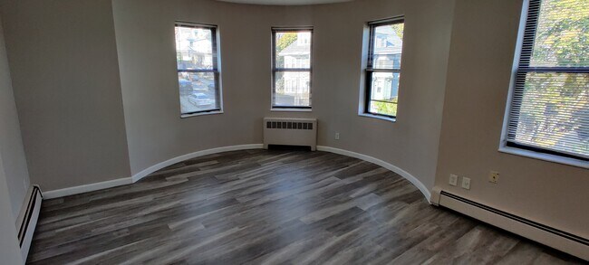 Building Photo - 4 Hartwell St