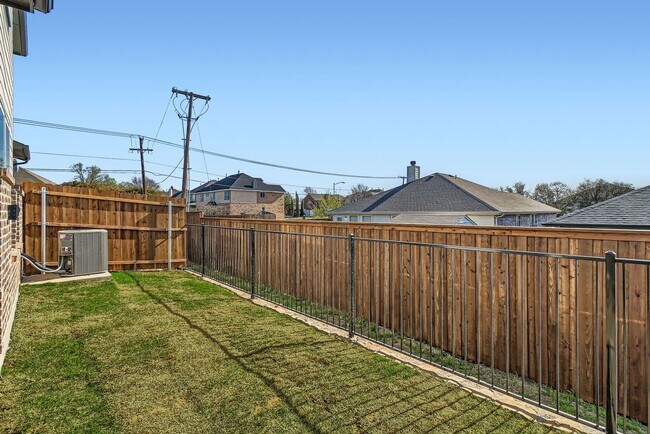 Foto del edificio - 8119 Sawyer Dr