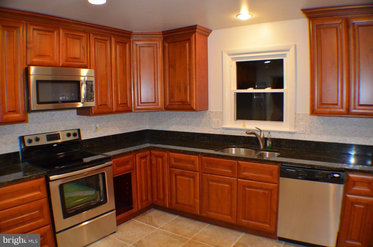 Foto principal - 8213 Clay Dr