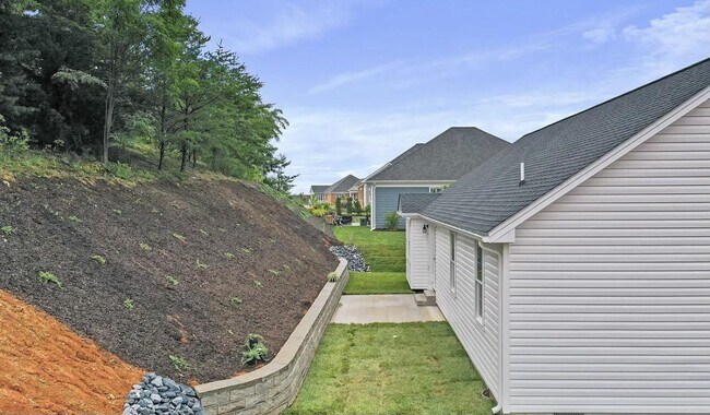 Foto del edificio - 1200 Happy Ridge Dr