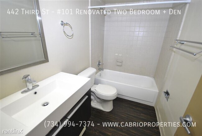 Foto del edificio - 442 Third St-#101 Renovated Two Bedroom + Den