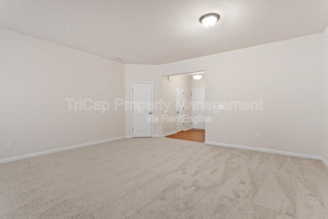 Building Photo - 313 White Oak Ridge Dr