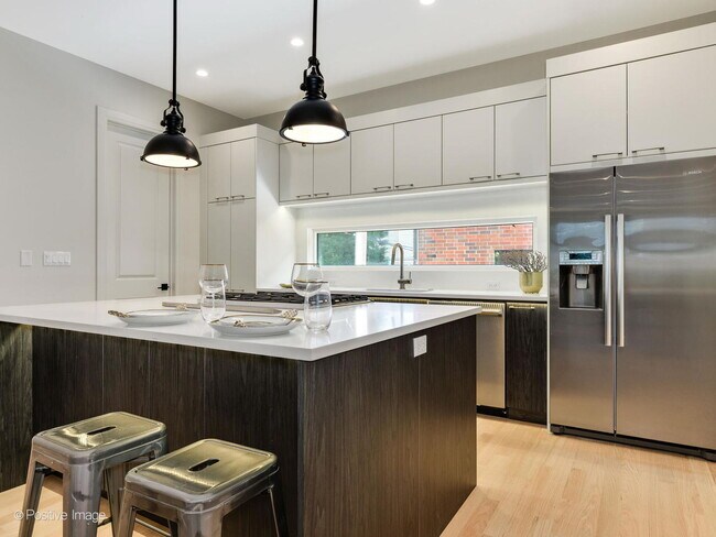 Foto del edificio - 2347 W Morse Ave