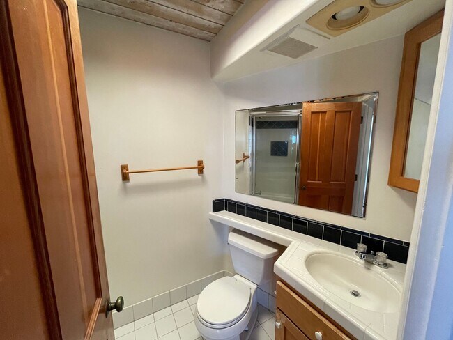 Foto del edificio - Stunning 2 Bedroom 2 Bath in Laguna Beach