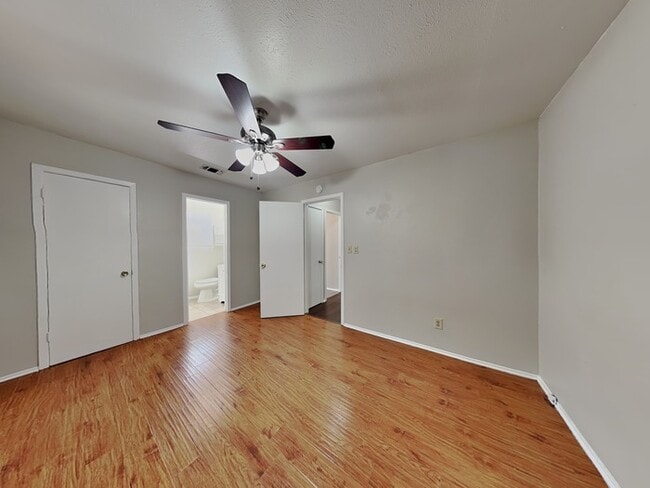 Building Photo - 1303 Carla Ave