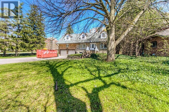 Photo du bâtiment - 74 McDougall Rd