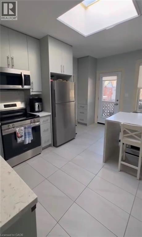 Photo du bâtiment - 971.5 MAIN Street E