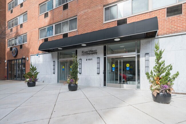 Building Photo - 2101 Chestnut St