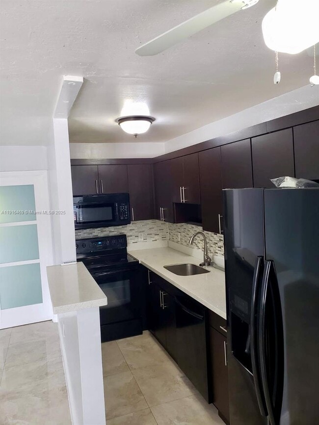 Foto del edificio - 1860 Venice Park Dr