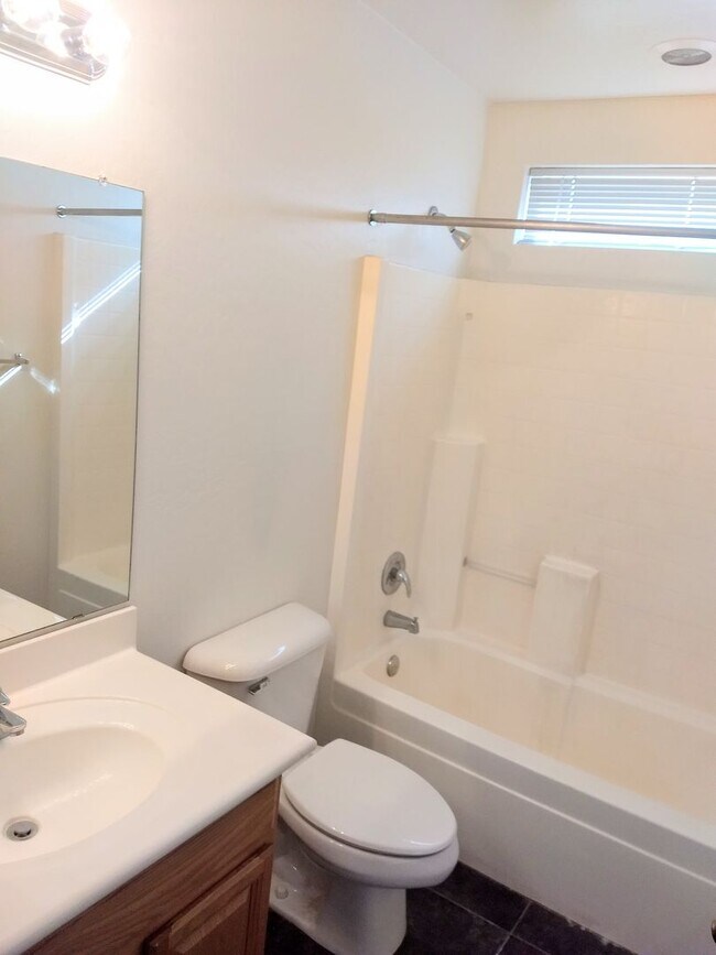 Building Photo - 3 Bed, 2 Bath in Rancho El Mirage