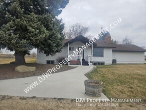 Building Photo - 7196 Edna Ln