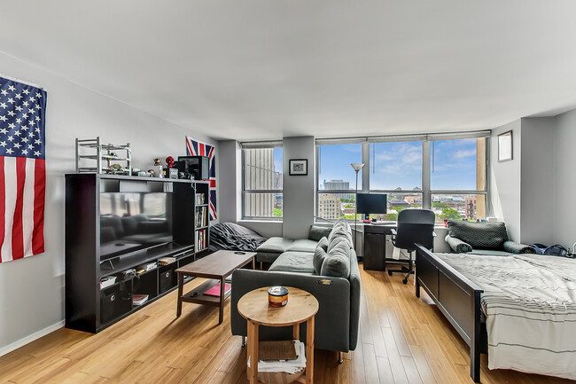 Foto del edificio - 655 W Irving Park Rd
