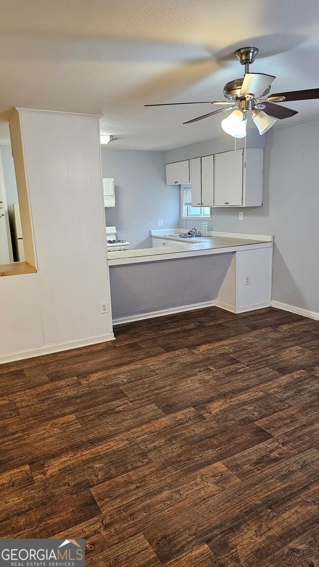 Building Photo - 208 Lavender St