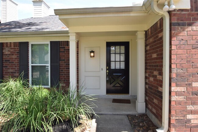 Foto del edificio - 18010 Golden Ridge Dr