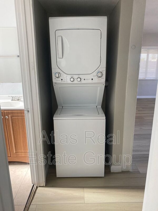 Foto del edificio - 1741 W Desert Cove Ave