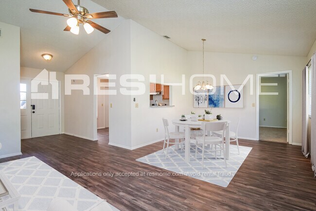 Building Photo - 7474 Radiant Cir
