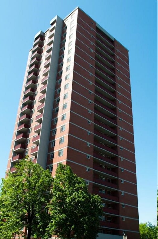 Photo principale - 25 Cosburn Ave