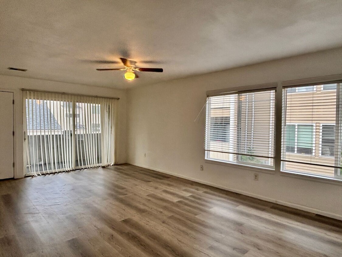 Primary Photo - 3 Bed/ 2 Bath with new paint and flooring