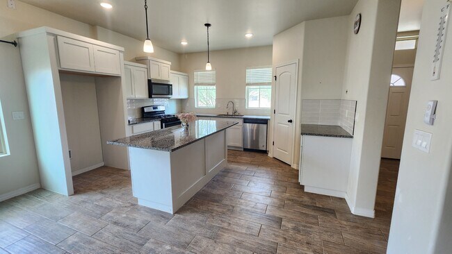 Building Photo - 4561 Mark Avizo