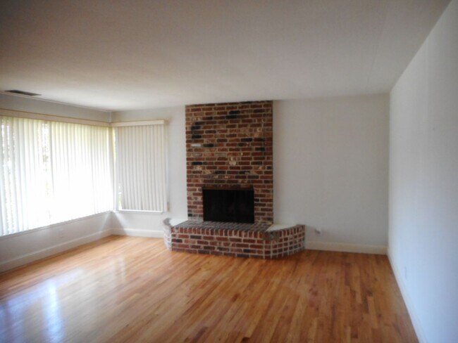 Building Photo - 33 E Robinson Ave