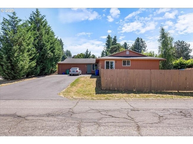 Building Photo - East Gresham/Barlow 2-bedroom w/ backyard ...