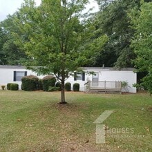 Building Photo - 154 Schoolyard Rd