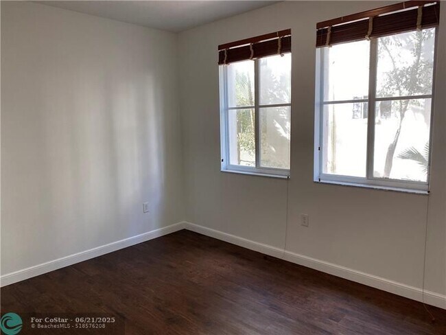 Foto del edificio - 2925 NW 126th Ave