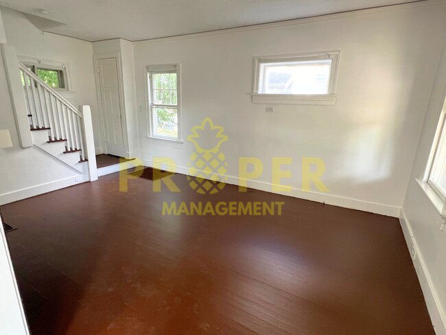 Foto del edificio - 2 bedrooms 1 bathroom