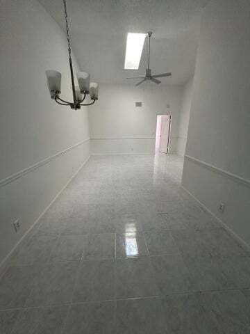 Foto del edificio - 8917 SE Hobe Ridge Ave