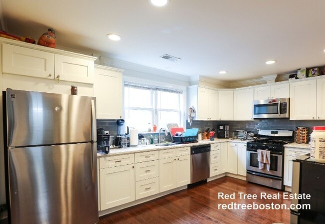 Building Photo - 88 Gilman St