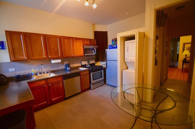 Foto del edificio - 2126 N Sheffield Ave