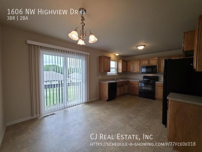 Building Photo - 1606 NW High View Dr