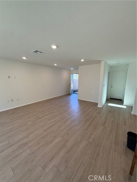Foto del edificio - 14001 Carina St