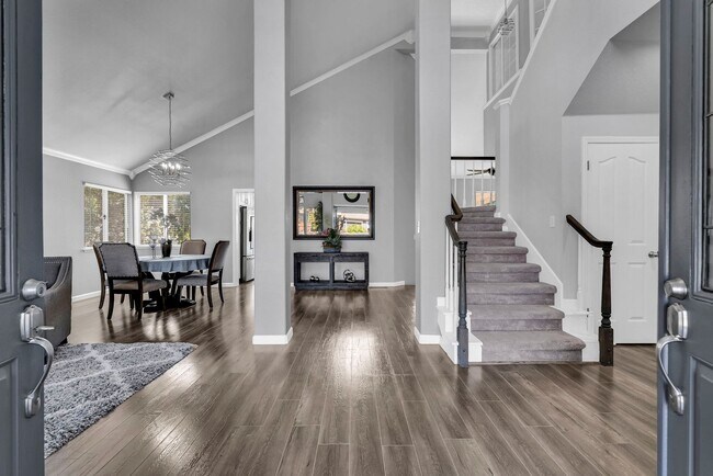 Foto del edificio - 2435 Pinehurst Ct