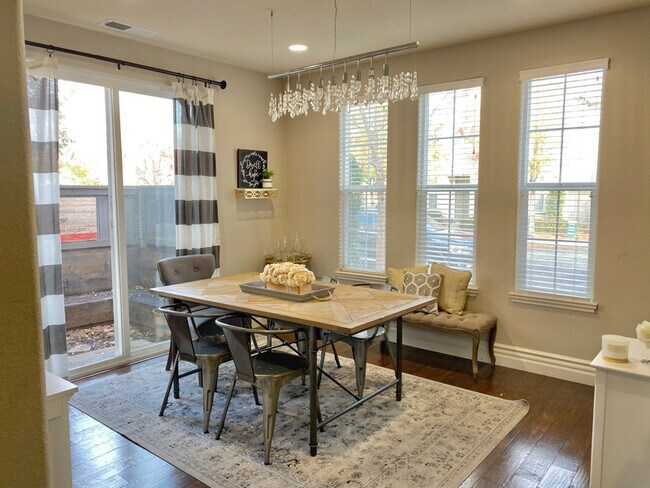 Foto del edificio - 192 Talmont Cir