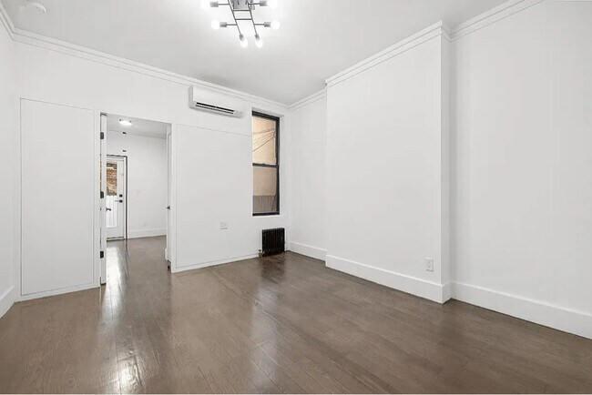 Foto del edificio - 63 3rd Pl