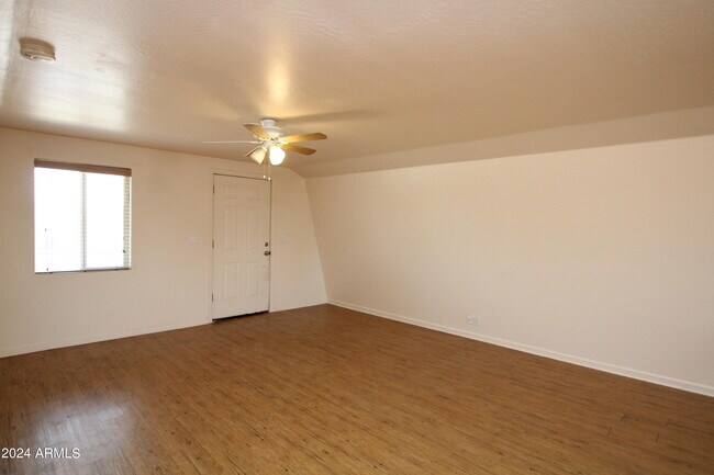 Building Photo - 510 E Williams Field Rd