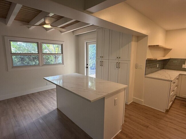 Building Photo - 228 Lake Terrace