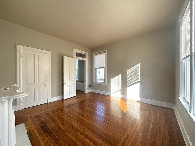 Building Photo - 30 Conklin St