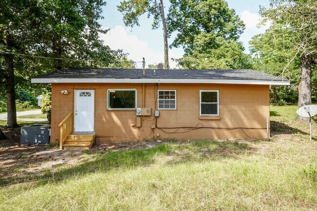 Building Photo - Two Bedroom Home