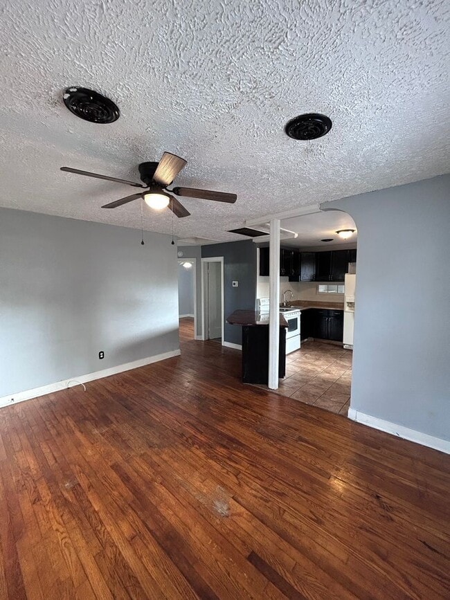 Building Photo - Coming Soon! | Charming 2 Bed, 1 Bath