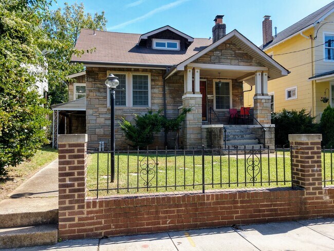 Building Photo - 2509 10th St NE