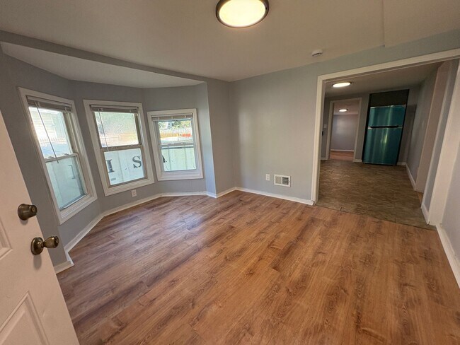 Foto del edificio - Charming 6-Bedroom 2-Bathroom Home in Asbury Park!
