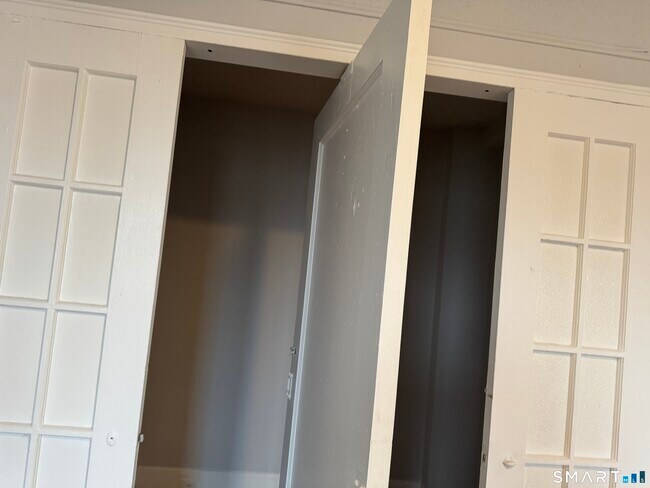 Building Photo - 144 Grove St