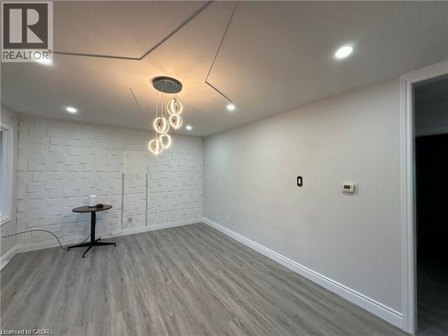 Building Photo - 70 Russ St