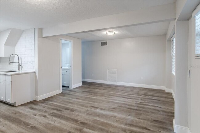 Foto del edificio - 1119 S Mills Ave