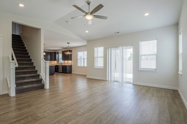 Building Photo - 676 High Pnes Ln