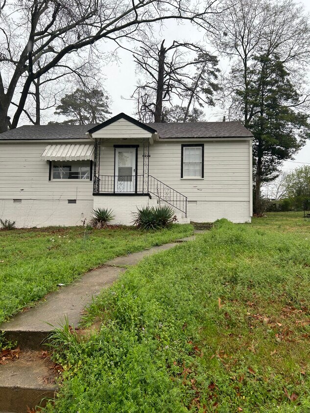 Primary Photo - 4608 Grand Ave