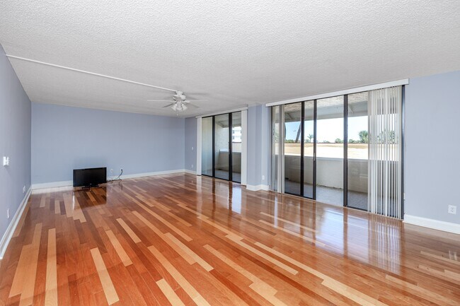 Foto del edificio - 736 Island Way