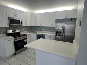 Building Photo - 1109 Green Pine Blvd